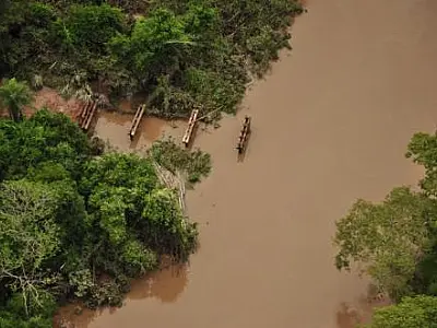 Ponte sobre o Rio Piripucu cai e isola moradores do Assentamento Caracol