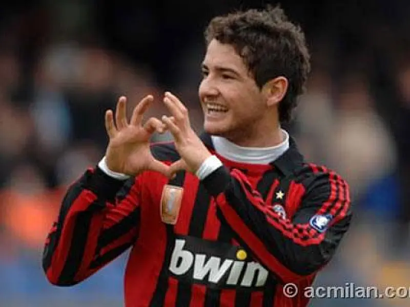 Pato está acertado com Corinthians e faz ensaio como reforço