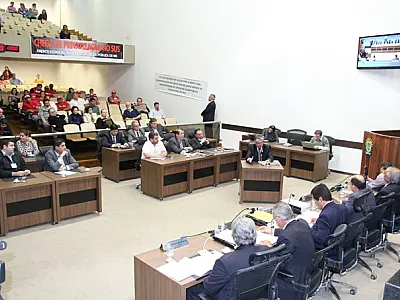 Adalberto Siufi disse à CPI da Saúde que recebia mais porque trabalhava muito