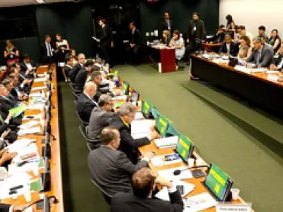 Comissão da Câmara analisa nesta segunda parecer sobre pedido de impeachment