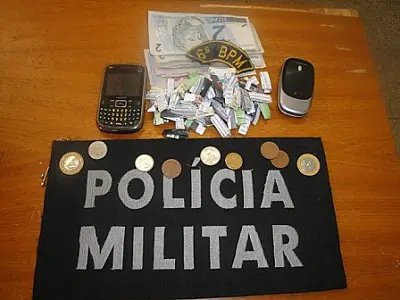 Polícia Militar de Corumbá apreende jovens vendendo drogas