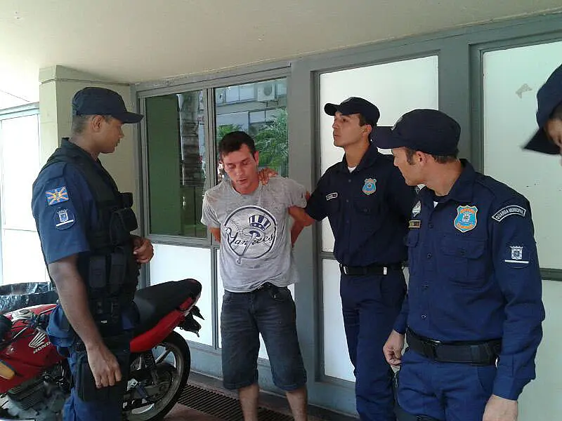 Guarda Municipal evita furto de motocicleta e detém assaltante