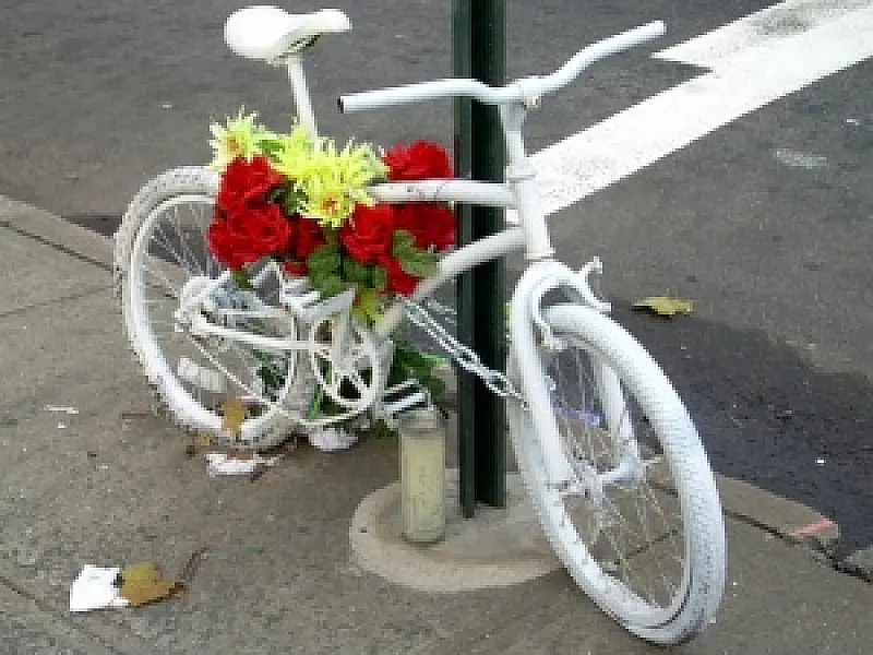 Bicicletada homenageia ciclista morto em Dourados