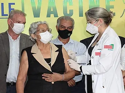Momento histórico: Governo do Estado realiza primeira vacinação contra a Covid-19