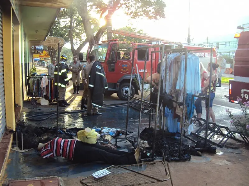 Incêndio atinge loja de roupas na área central de Dourados