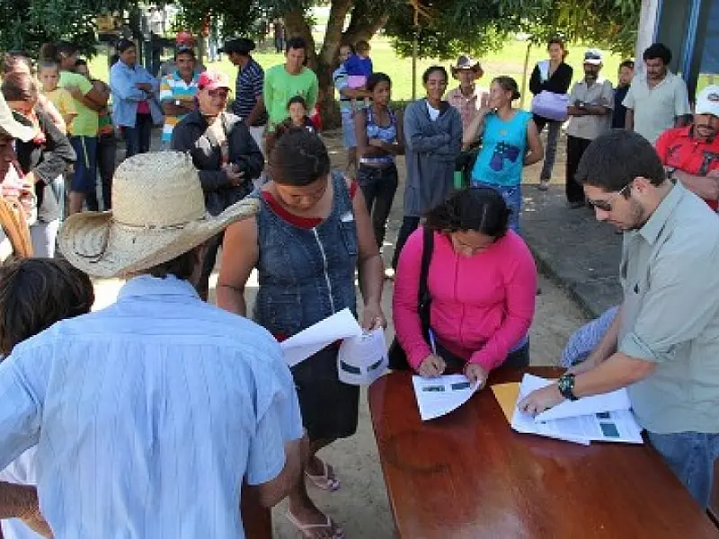 Documento entregue às comunidades de Paraguai-Mirim assegura moradia e uso sustentável de recursos naturais