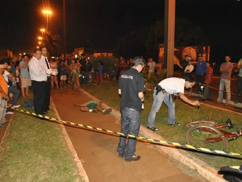Ciclista morre após ser atropelado por carreta em Dourados
