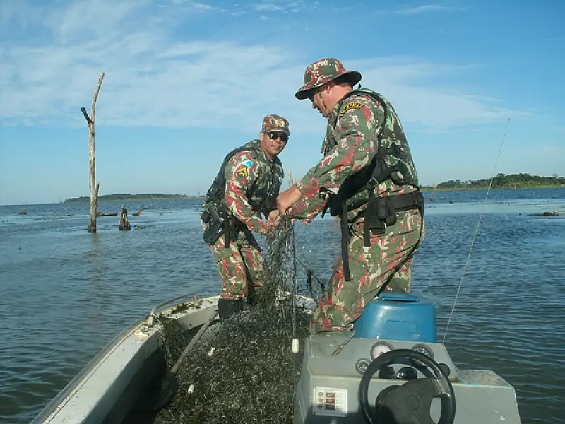 PMA apreende 1,5 km de redes de pesca no rio Paraná