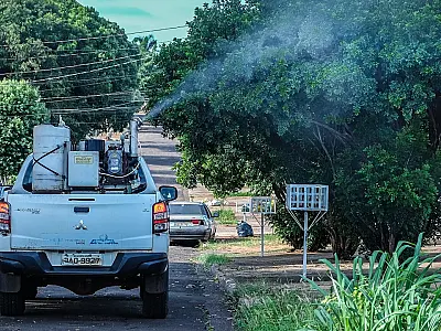 Fumacê reforça o combate ao mosquito Aedes aegypti em cinco bairros