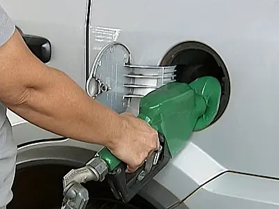 Preço médio da gasolina volta a subir e vai a R$ 4,257, aponta ANP