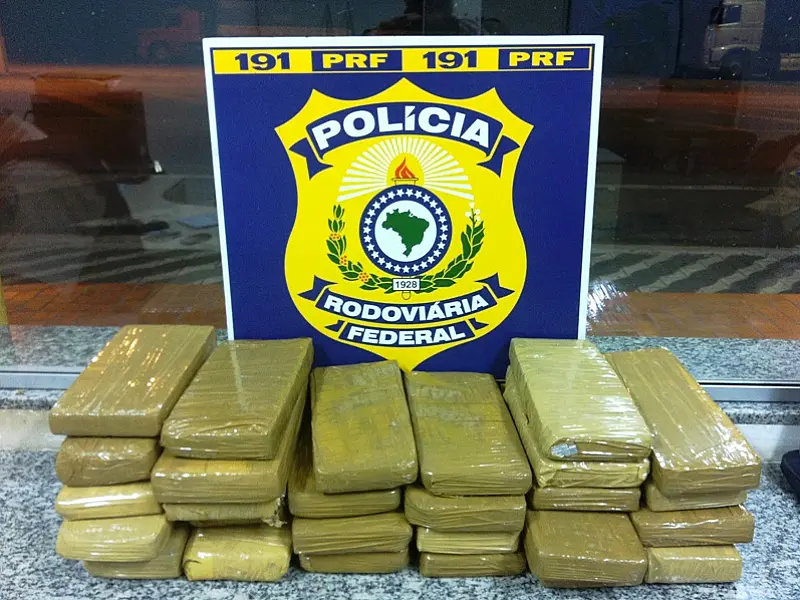 PRF/MS apreende 24 Kg de maconha durante fiscalização em Coxim