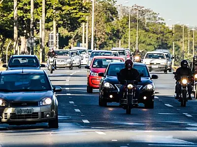 Uso do farol baixo em rodovias é obrigatório a partir de hoje