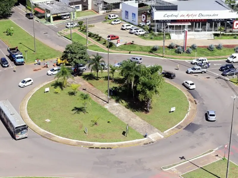 Com semáforos e novas pistas, obra vai conter congestionamento na Via Parque