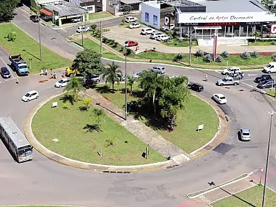 Com semáforos e novas pistas, obra vai conter congestionamento na Via Parque