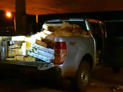 Condutor abandona veículo com 910 kg de maconha