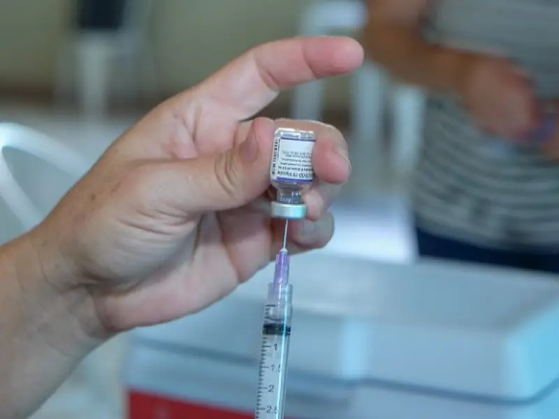 DE 1ª À 4ª DOSE, VACINAS CONTRA A COVID-19 ESTÃO DISPONÍVEIS EM MAIS DE 40 LOCAIS
