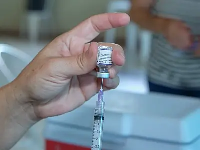 DE 1ª À 4ª DOSE, VACINAS CONTRA A COVID-19 ESTÃO DISPONÍVEIS EM MAIS DE 40 LOCAIS
