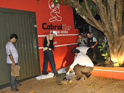 Homem é assassinado e mulher baleada em Dourados