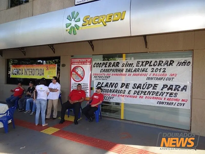 Sindicato dos Bancários realiza mais um protesto no Sicredi em Dourados