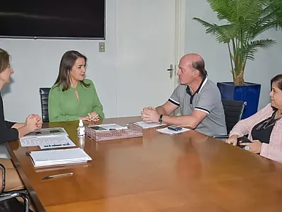 PREFEITA ADRIANE LOPES DISCUTE PLANO DE LOGÍSTICA DA RILA COM MINISTRO PARKINSON
