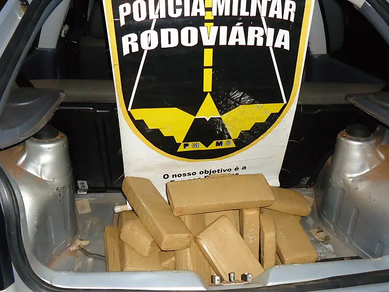 Polícia Militar Rodoviária encontra maconha em porta-malas de carro