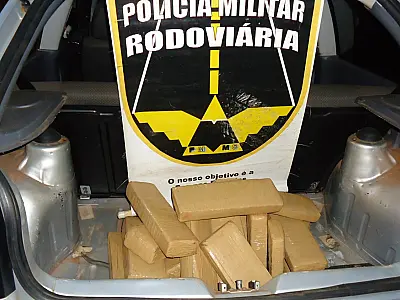 Polícia Militar Rodoviária encontra maconha em porta-malas de carro