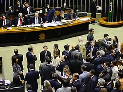 Deputados e senadores derrubam veto ao voto impresso