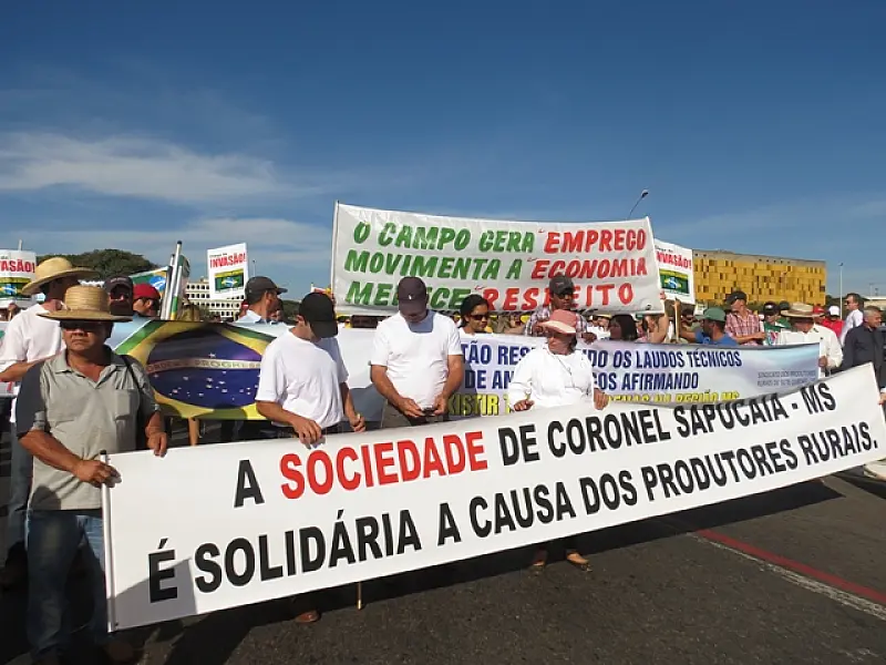 Parlamentares cobram suspensão dos processos demarcatórios em todo o País