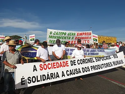 Parlamentares cobram suspensão dos processos demarcatórios em todo o País