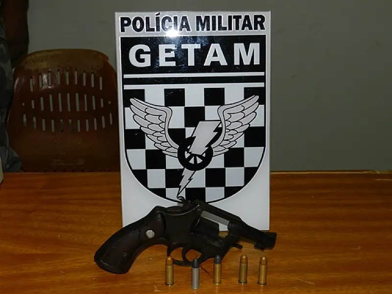 Adolescentes são apreendidos por estarem com arma e munição