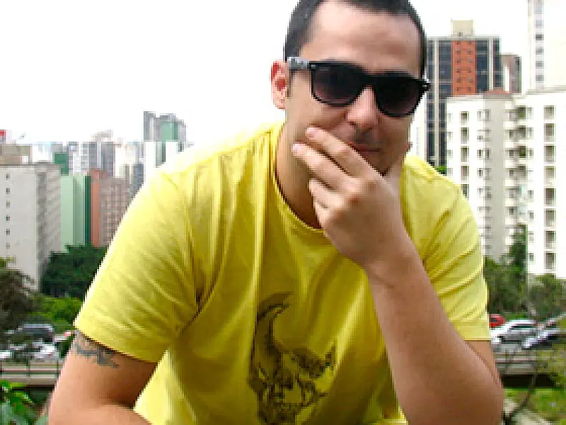DJ Mauro Farina é a atração desta sexta-feira da NEO