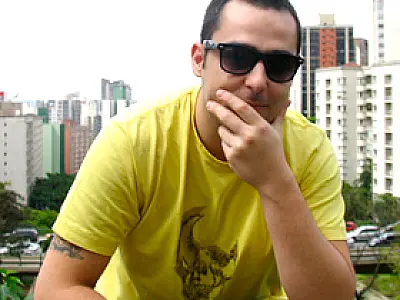 DJ Mauro Farina é a atração desta sexta-feira da NEO