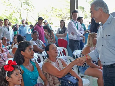Reinaldo Azambuja assina maior contrato do programa Lote Urbanizado