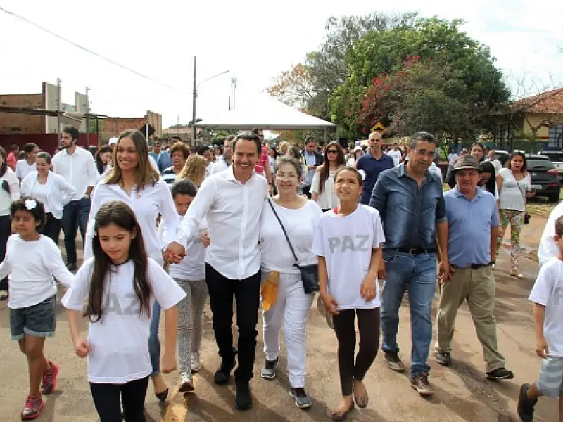 Caminhada pela paz no bairro Dom Antônio Barbosa reúne mais de 40 entidades