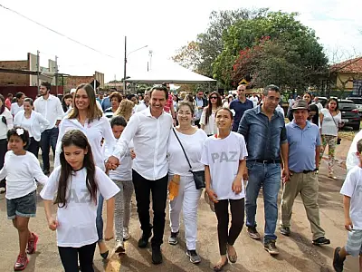 Caminhada pela paz no bairro Dom Antônio Barbosa reúne mais de 40 entidades