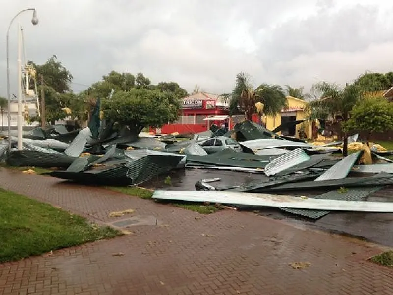 Temporal nesta tarde provoca estragos em município de MS