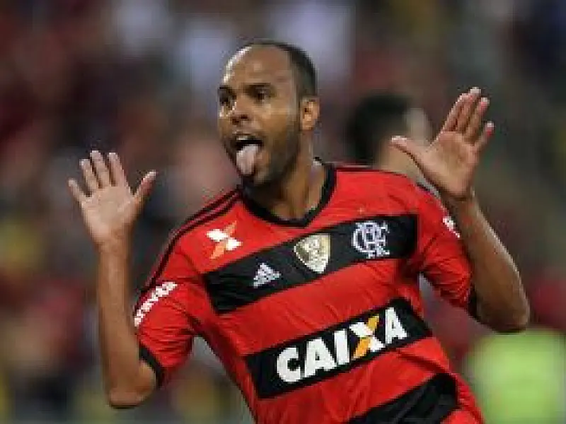 Flamengo goleia o Palmeiras e vence 1ª no Brasileiro