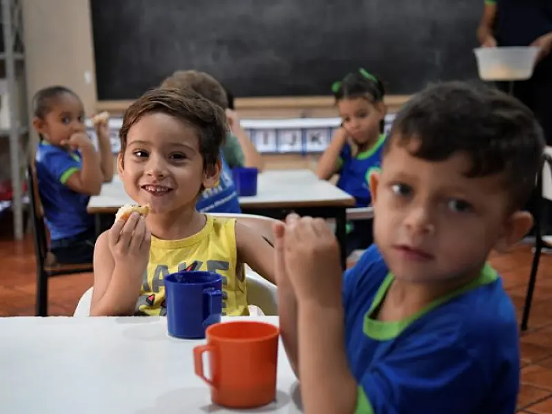 Projetos sociais recebem doação diária de pães produzidos em padaria da Gameleira