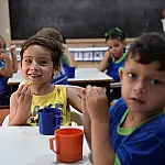 Projetos sociais recebem doação diária de pães produzidos em padaria da Gameleira