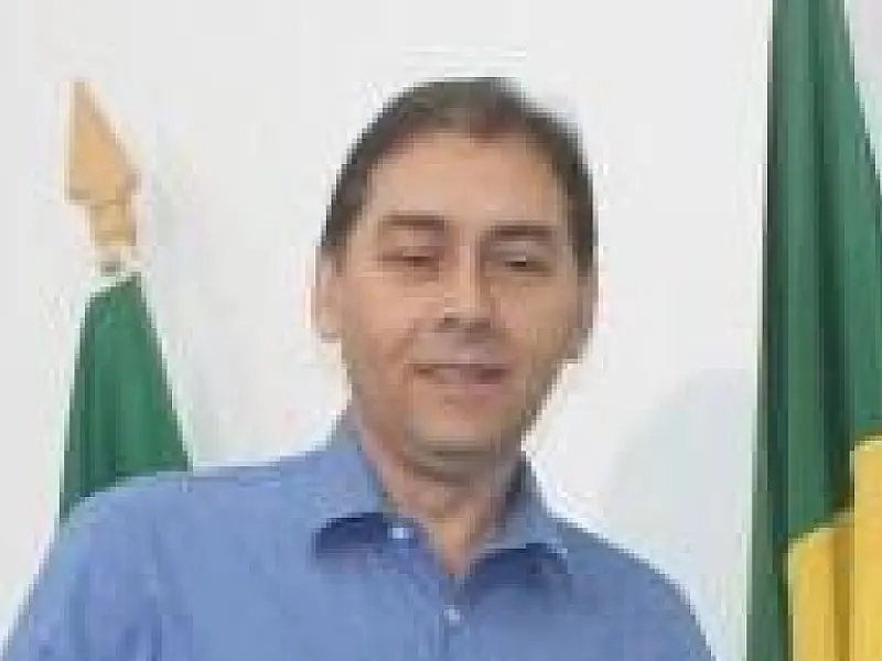 Bernal comparece a sessão e diz que tudo não passa de um teatro