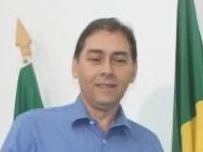 Bernal comparece a sessão e diz que tudo não passa de um teatro