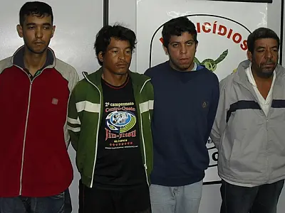 Polícia apresenta quadrilha acusada de matar jovem