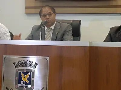 Após decisão do STJ, vereadores marcam nova data para sessão de julgamento de Bernal