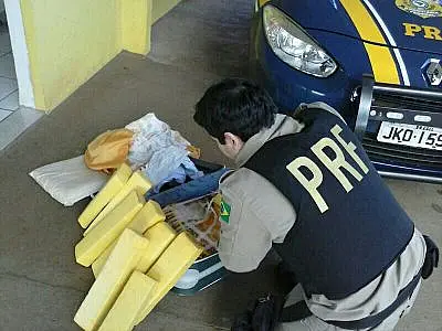Passageiro de ônibus é preso transportando 24 quilos de maconha em São Gabriel