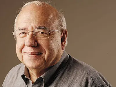 Internado há quase um mês, Verissimo recebe alta hospitalar