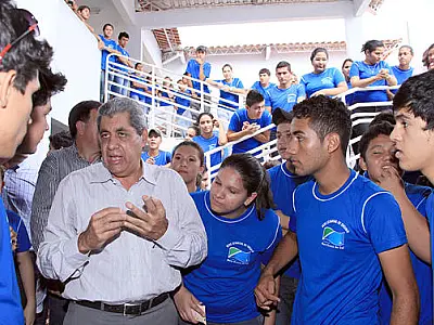 Puccinelli anuncia reforma e ampliação em escolas estaduais de Porto Murtinho