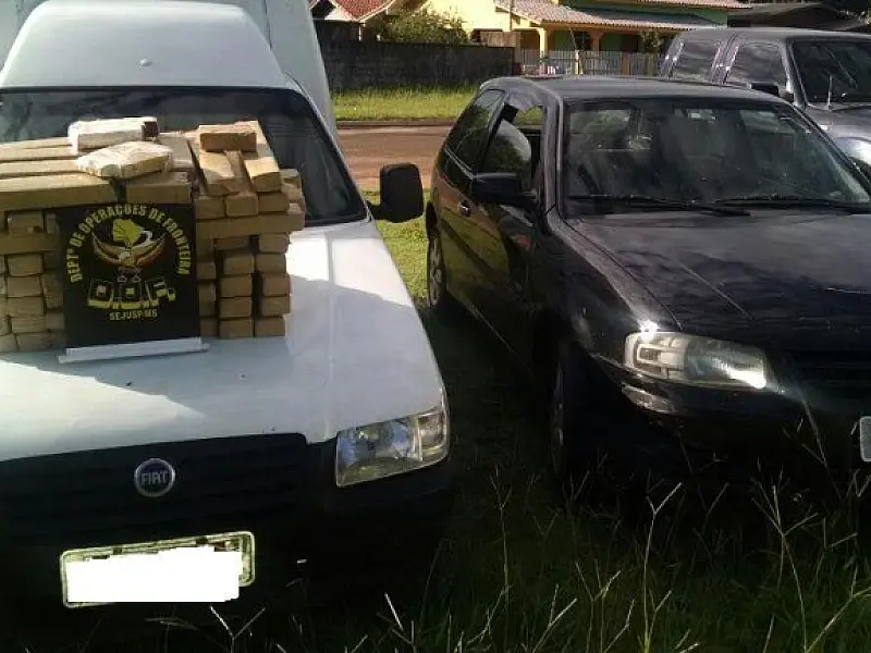 Cocaína e maconha são apreendidos em veículo