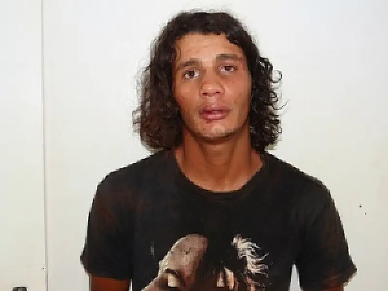 Após assalto em mercearia, rapaz é perseguido e agredido por populares