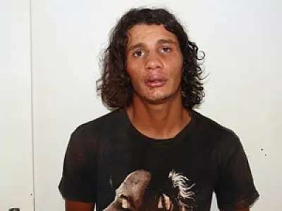 Após assalto em mercearia, rapaz é perseguido e agredido por populares