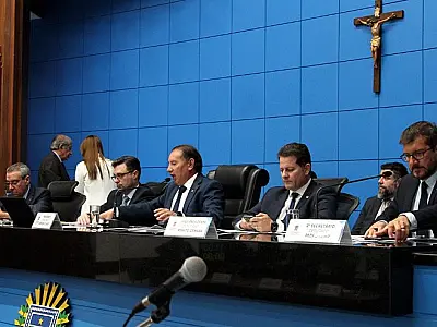 Deputados devem apreciar quatro projetos na sessão de hoje
